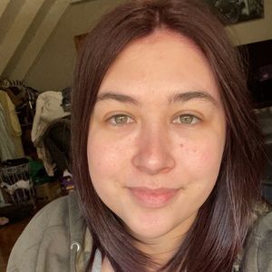 Meet your Posher, Caitlin